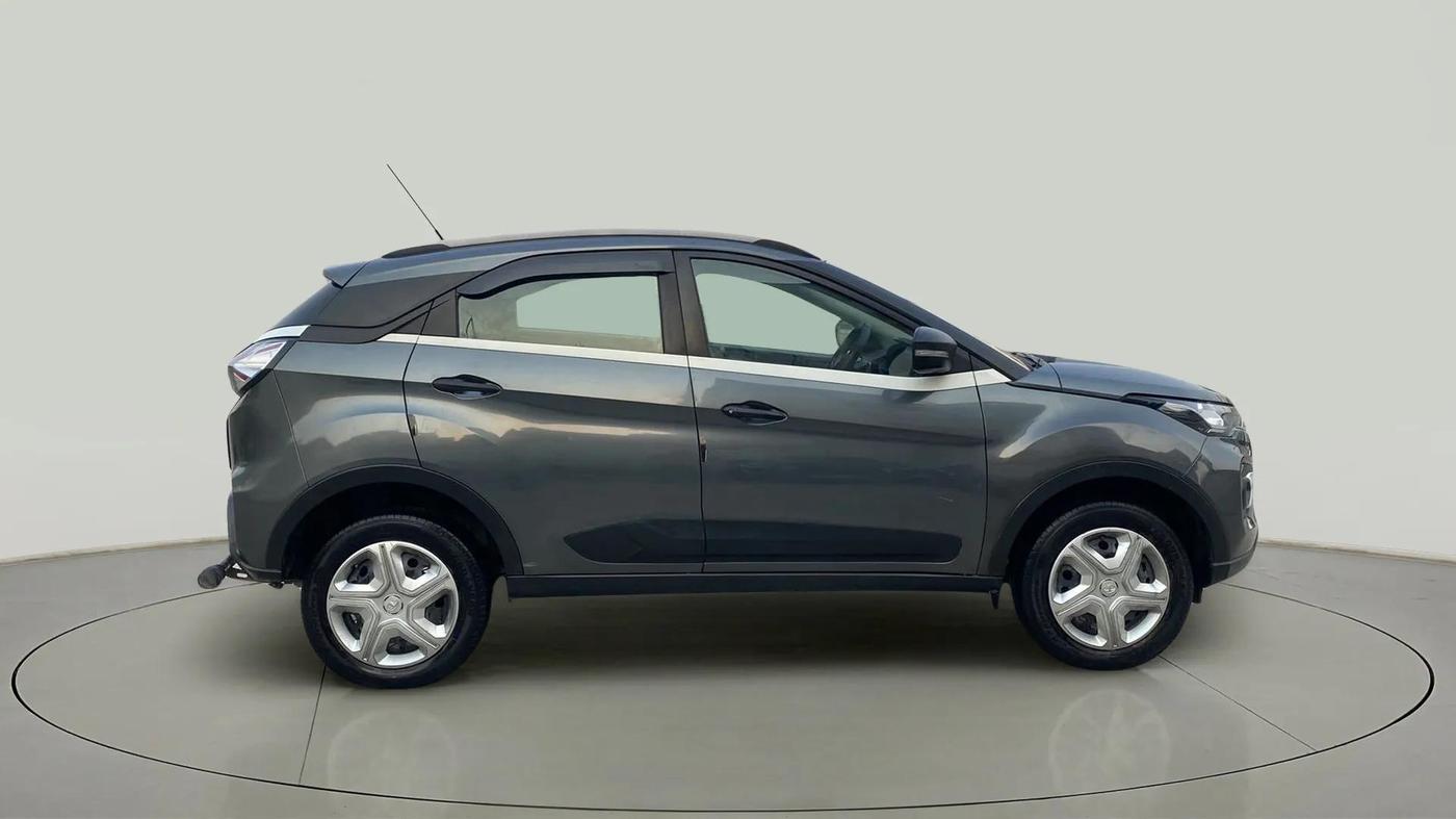 2023 Tata NEXON XM SUNROOF PETROL, Petrol, Manual, 30,367 km, Right Side View