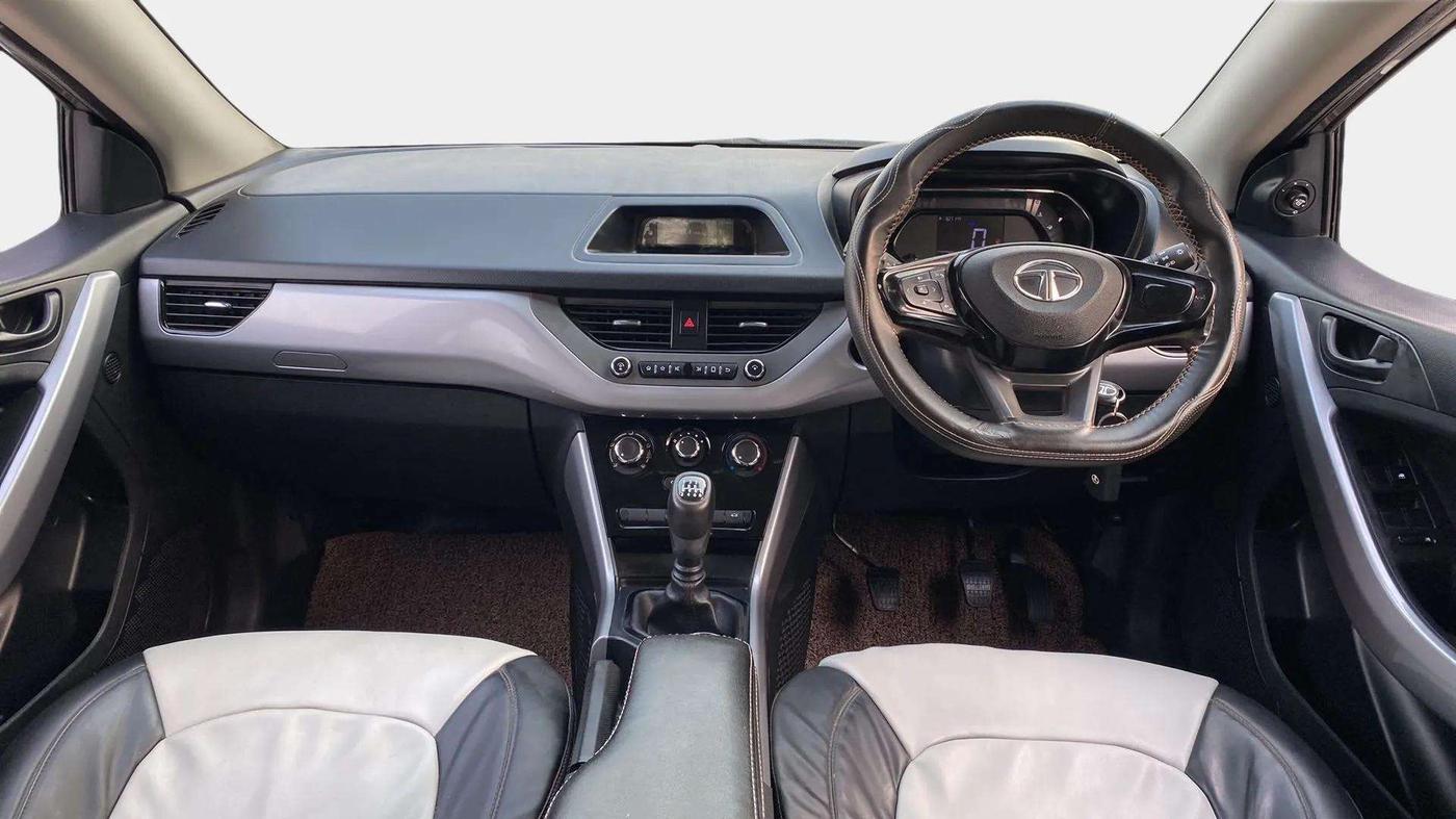 2023 Tata NEXON XM SUNROOF PETROL, Petrol, Manual, 30,367 km, Dashboard