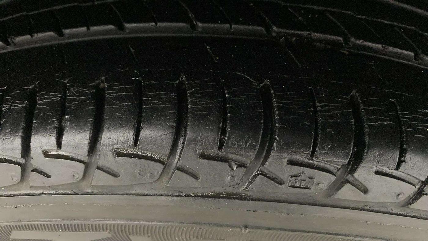 2016 Maruti Baleno DELTA PETROL 1.2, Petrol, Manual, 76,258 km, Right Front Tyre Tread