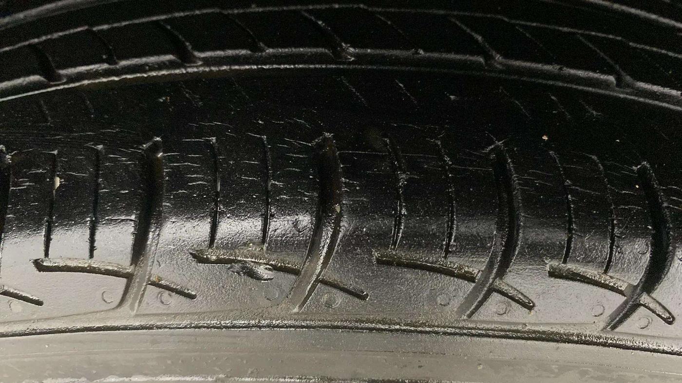 2016 Maruti Baleno DELTA PETROL 1.2, Petrol, Manual, 76,258 km, Left Front Tyre Tread