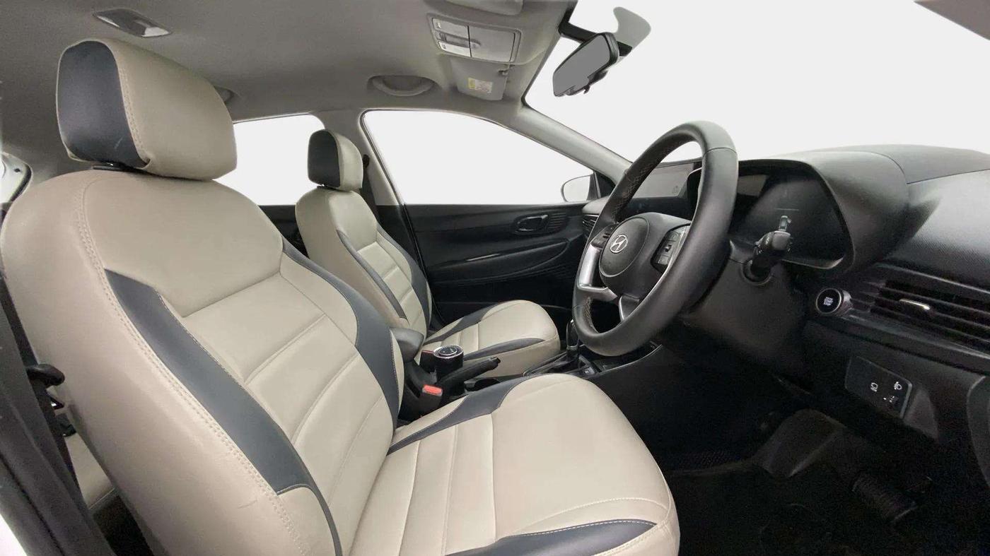 2021 Hyundai NEW I20 ASTA 1.2 AT, Petrol, Automatic, 27,393 km, Right Side Front Door Cabin