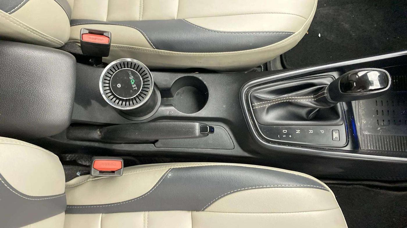 2021 Hyundai NEW I20 ASTA 1.2 AT, Petrol, Automatic, 27,393 km, Gear Lever