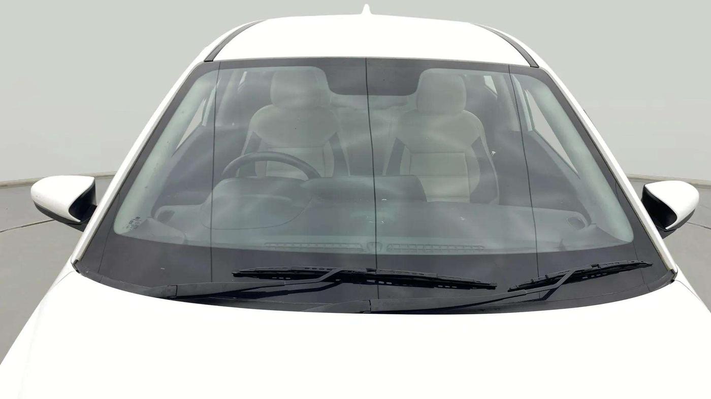 2021 Hyundai NEW I20 ASTA 1.2 AT, Petrol, Automatic, 27,393 km, Front Windshield