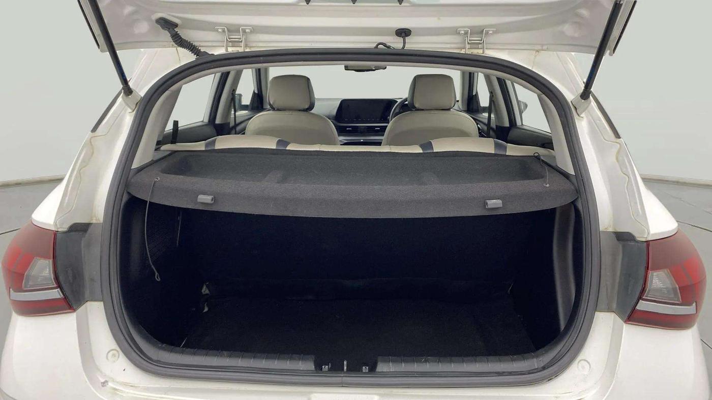 2021 Hyundai NEW I20 ASTA 1.2 AT, Petrol, Automatic, 27,393 km, Boot Open Zoomed View