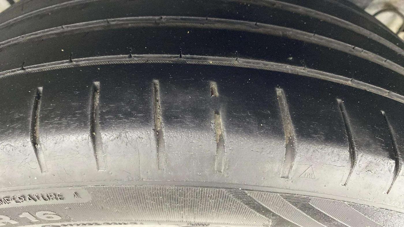 2021 Hyundai NEW I20 ASTA 1.2 AT, Petrol, Automatic, 27,393 km, Left Rear Tyre Tread