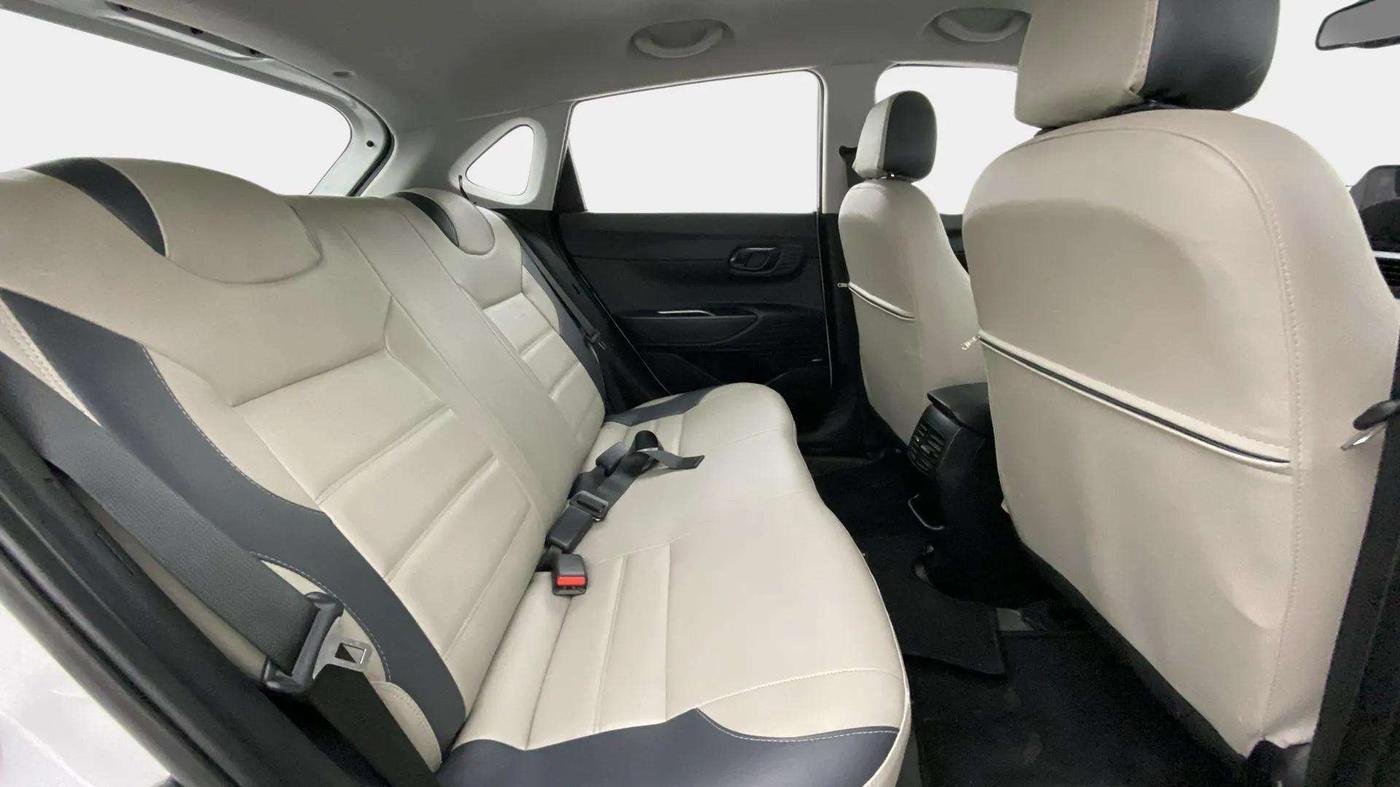 2021 Hyundai NEW I20 ASTA 1.2 AT, Petrol, Automatic, 27,393 km, Right Side Rear Door Cabin