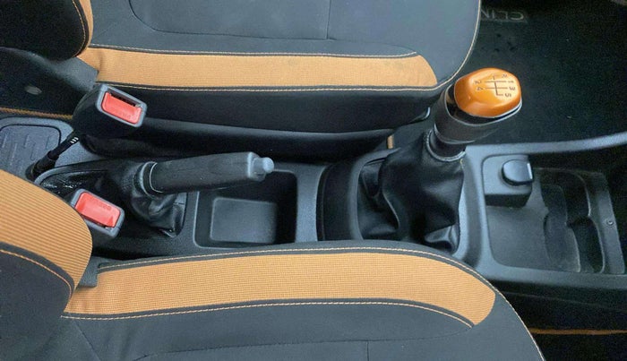 2017 Renault Kwid CLIMBER 1.0, Petrol, Manual, 18,572 km, Gear Lever