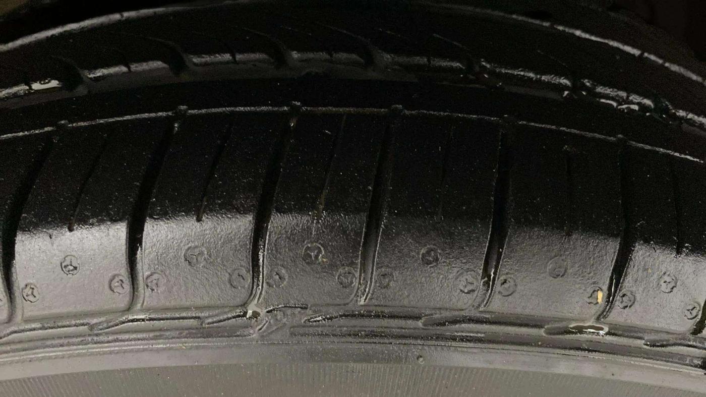 2018 Maruti Ciaz ZETA 1.4  MT PETROL, CNG, Manual, 50,672 km, Right Front Tyre Tread