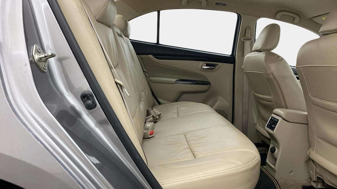 2018 Maruti Ciaz ZETA 1.4  MT PETROL, CNG, Manual, 50,672 km, Right Side Rear Door Cabin