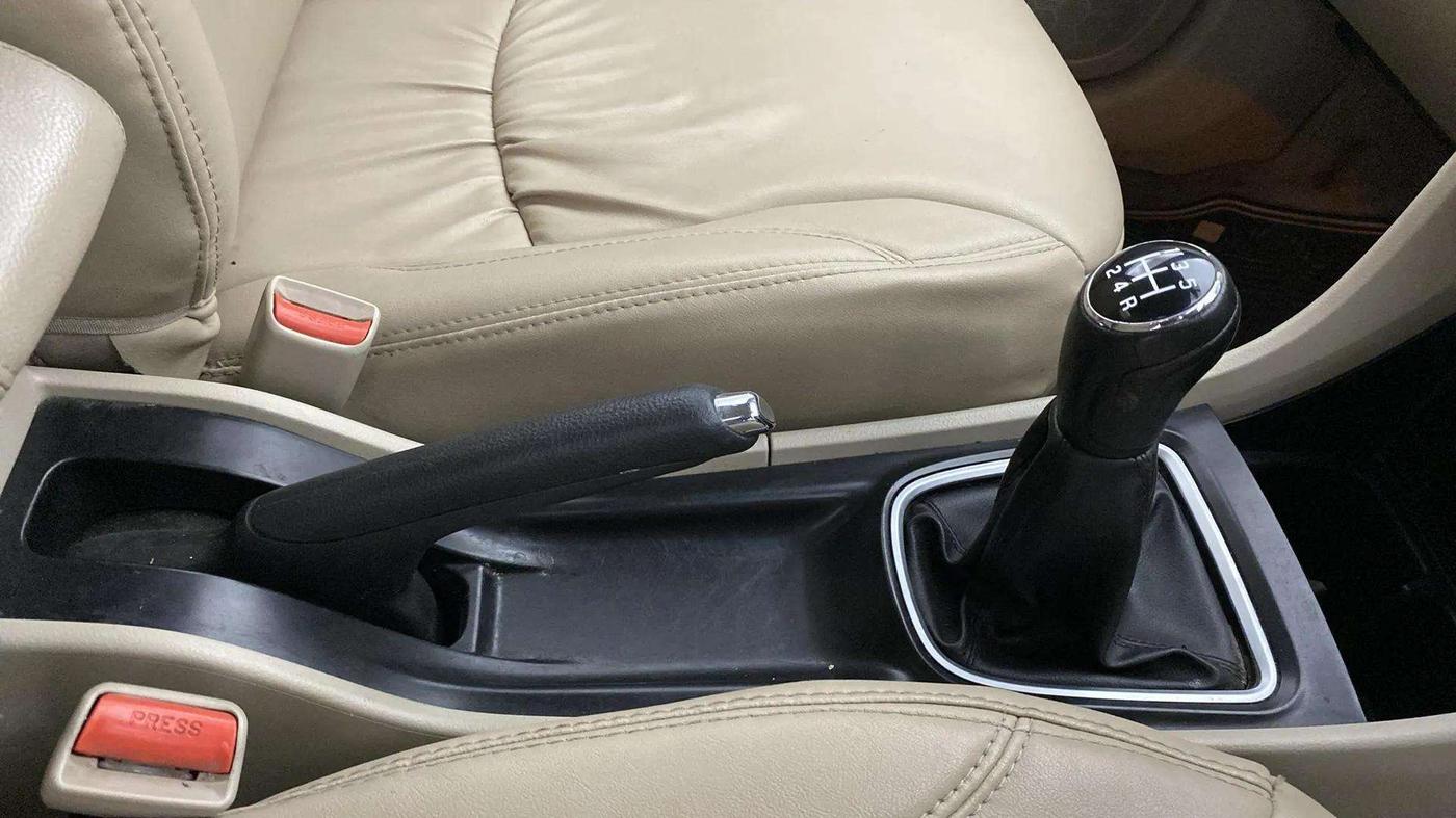 2018 Maruti Ciaz ZETA 1.4  MT PETROL, CNG, Manual, 50,672 km, Gear Lever