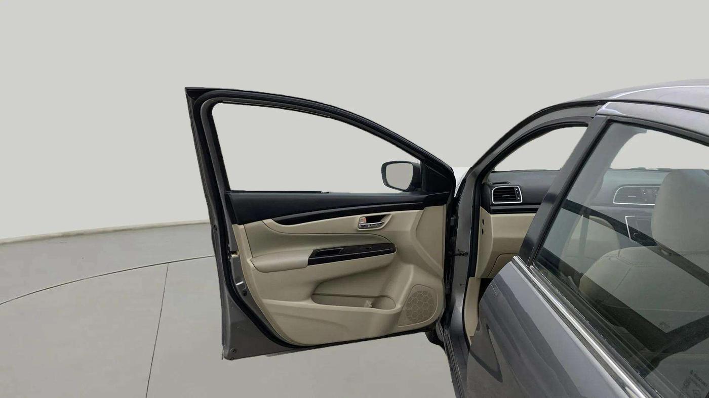 2018 Maruti Ciaz ZETA 1.4  MT PETROL, CNG, Manual, 50,672 km, LHS Front Door