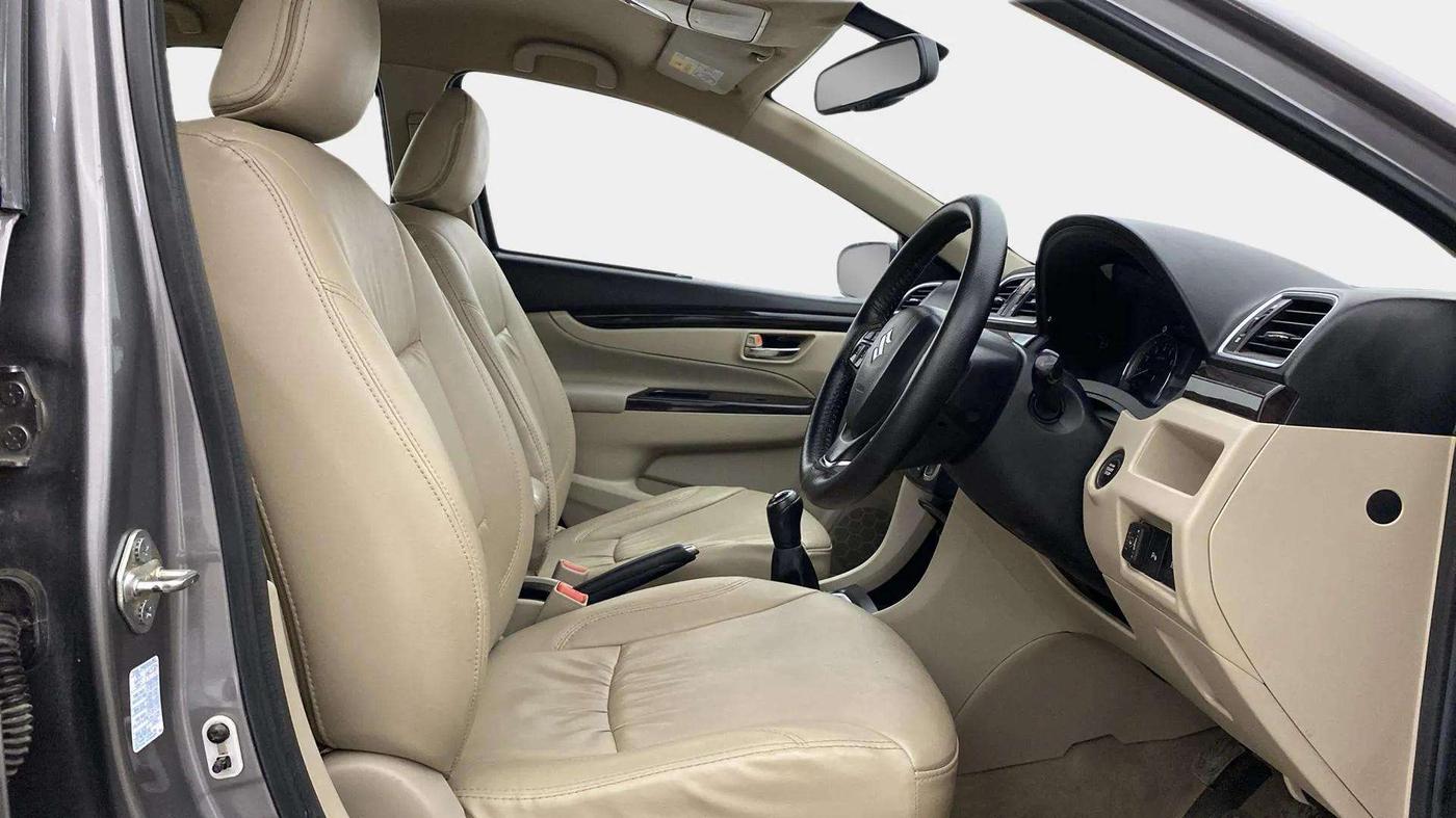 2018 Maruti Ciaz ZETA 1.4  MT PETROL, CNG, Manual, 50,672 km, Right Side Front Door Cabin