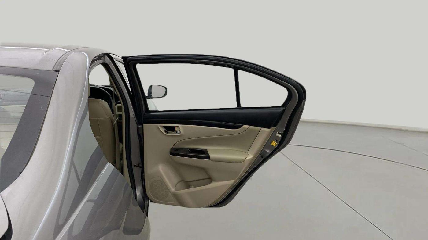 2018 Maruti Ciaz ZETA 1.4  MT PETROL, CNG, Manual, 50,672 km, RHS Rear Door