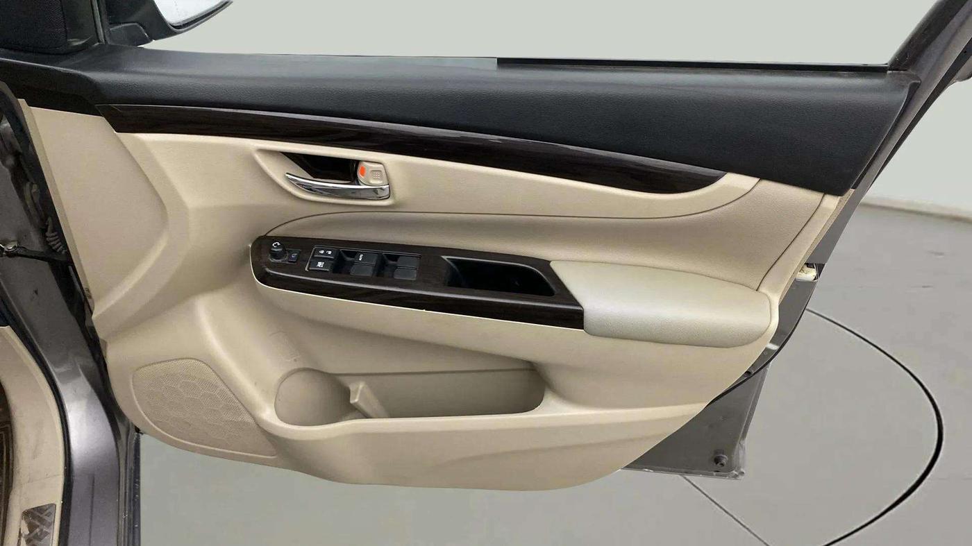 2018 Maruti Ciaz ZETA 1.4  MT PETROL, CNG, Manual, 50,672 km, Driver Side Door Panels Control