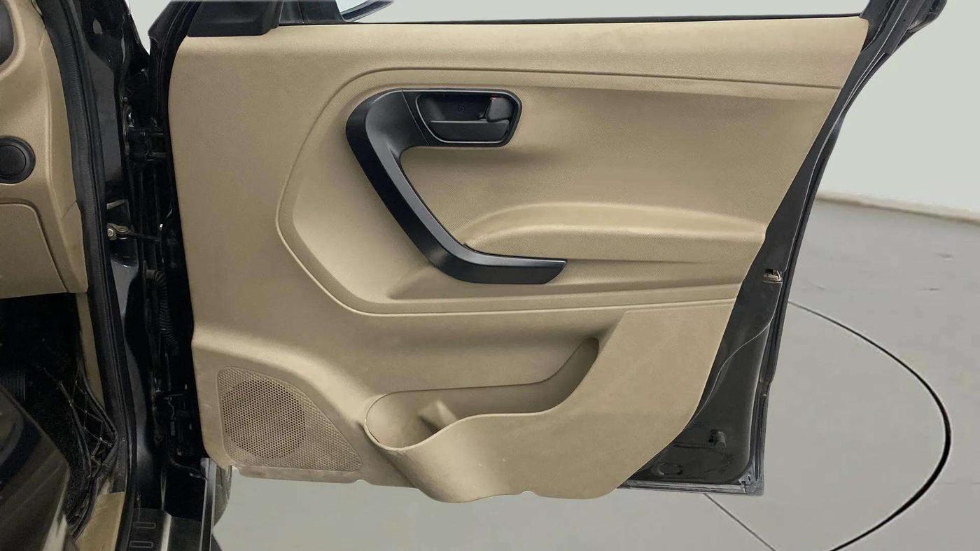 2022 Mahindra BOLERO NEO N 8, Diesel, Manual, 53,850 km, Driver Side Door Panels Control