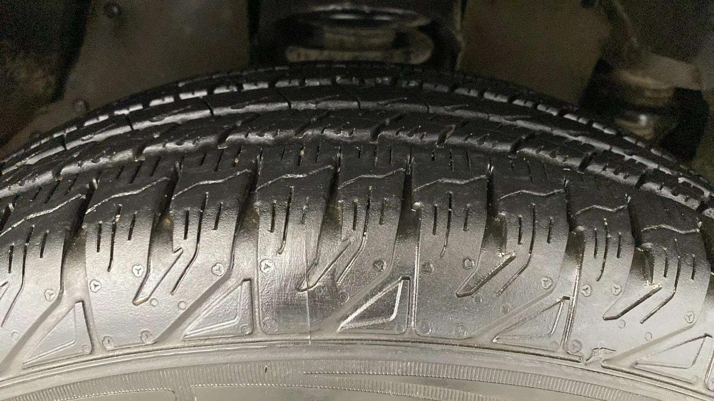 2022 Mahindra BOLERO NEO N 8, Diesel, Manual, 53,850 km, Right Front Tyre Tread