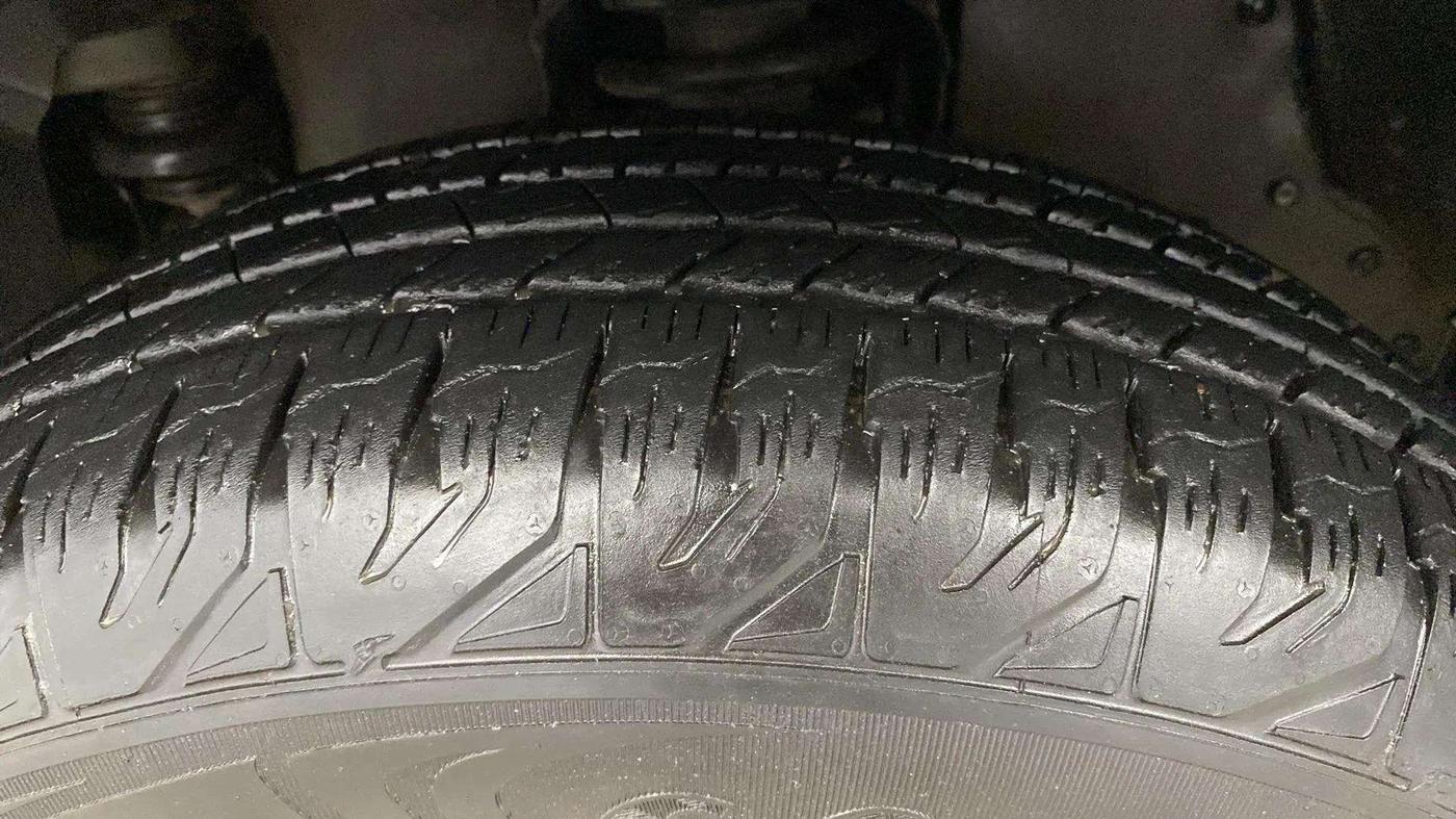 2022 Mahindra BOLERO NEO N 8, Diesel, Manual, 53,850 km, Left Front Tyre Tread