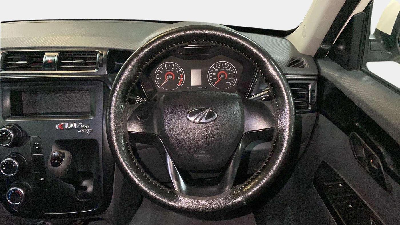 2018 Mahindra KUV 100 NXT K4+ P 6 STR, Petrol, Manual, 54,570 km, Steering Wheel Close Up