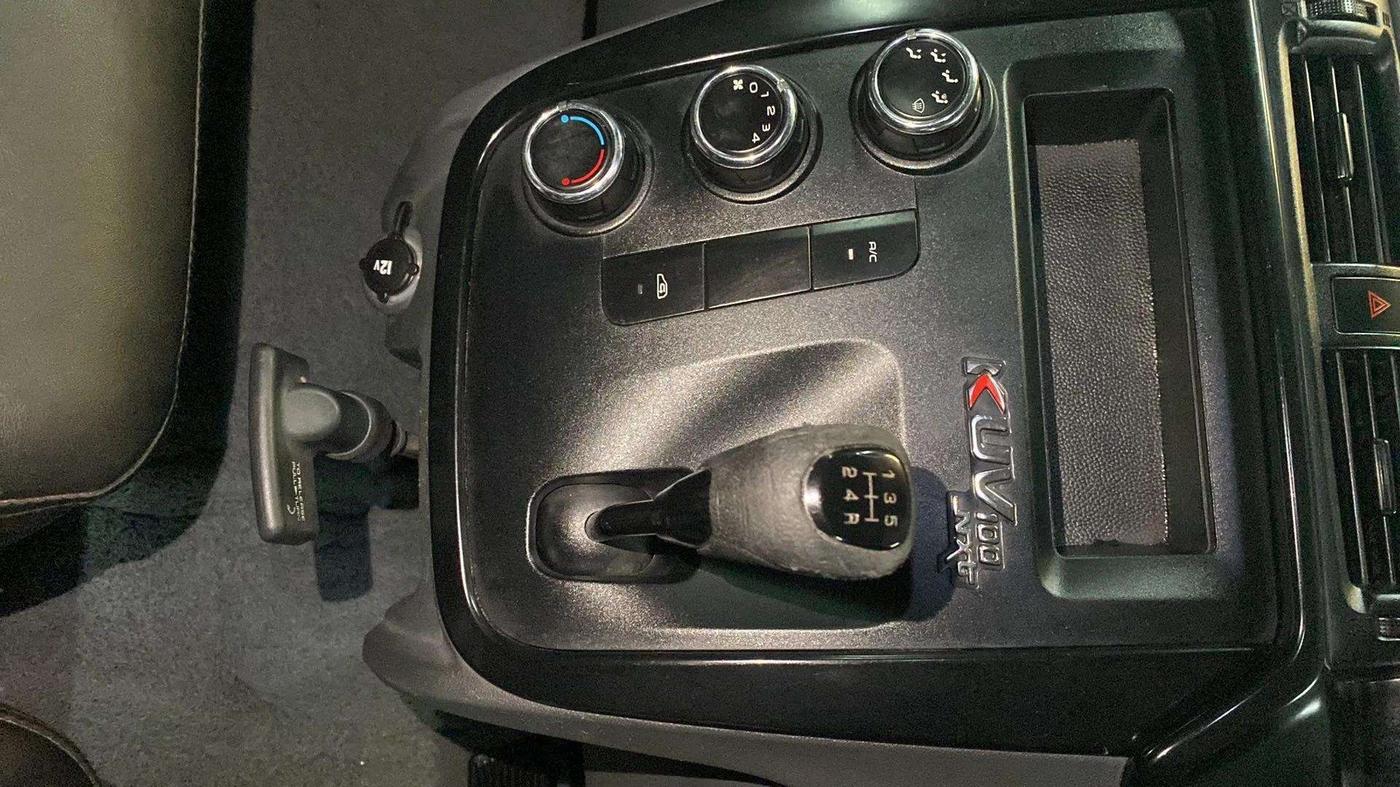 2018 Mahindra KUV 100 NXT K4+ P 6 STR, Petrol, Manual, 54,570 km, Gear Lever