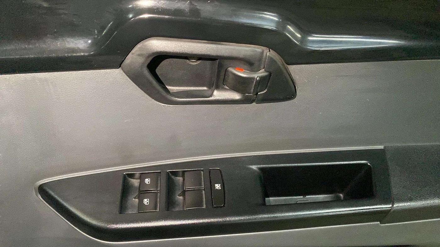 2018 Mahindra KUV 100 NXT K4+ P 6 STR, Petrol, Manual, 54,570 km, Driver Side Door Panels Control