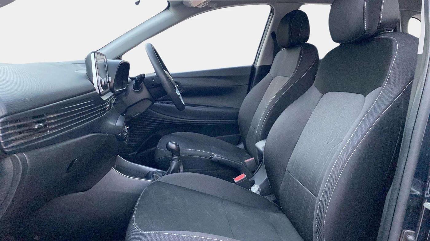 2022 Hyundai NEW I20 SPORTZ 1.2 MT, Petrol, Manual, 28,164 km, Right Side Front Door Cabin
