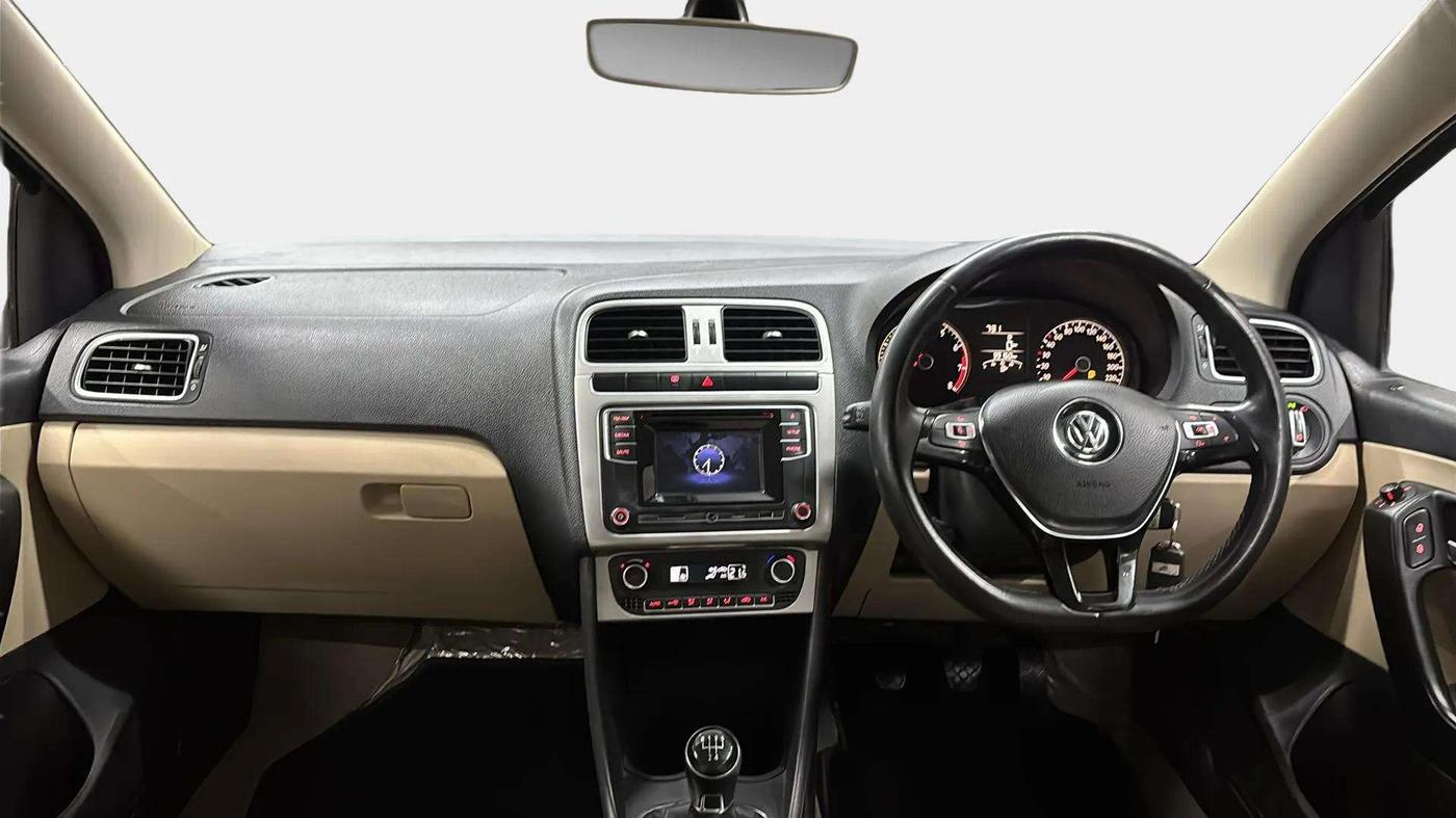 2017 Volkswagen Ameo HIGHLINE1.2L, Petrol, Manual, 39,144 km, Dashboard