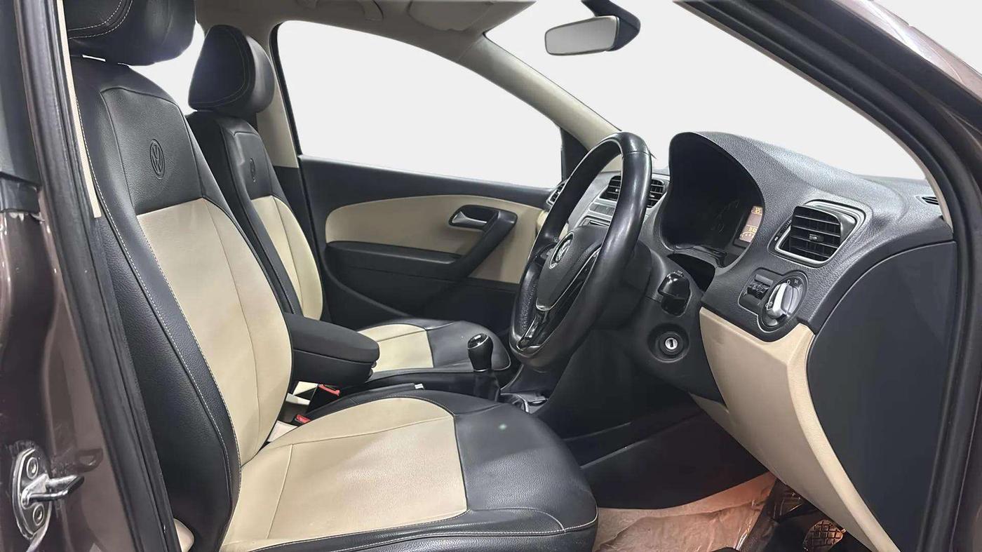 2017 Volkswagen Ameo HIGHLINE1.2L, Petrol, Manual, 39,144 km, Right Side Front Door Cabin