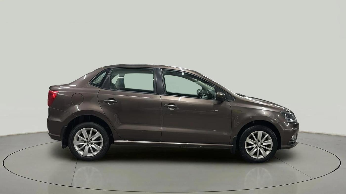 2017 Volkswagen Ameo HIGHLINE1.2L, Petrol, Manual, 39,144 km, Right Side View