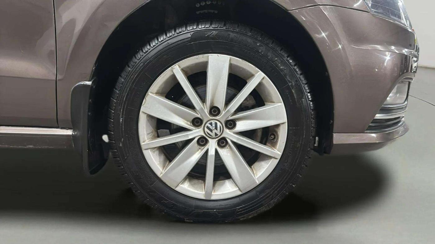 2017 Volkswagen Ameo HIGHLINE1.2L, Petrol, Manual, 39,144 km, Right Front Wheel
