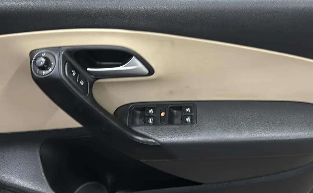 2017 Volkswagen Ameo HIGHLINE1.2L, Petrol, Manual, 39,144 km, Driver Side Door Panels Control