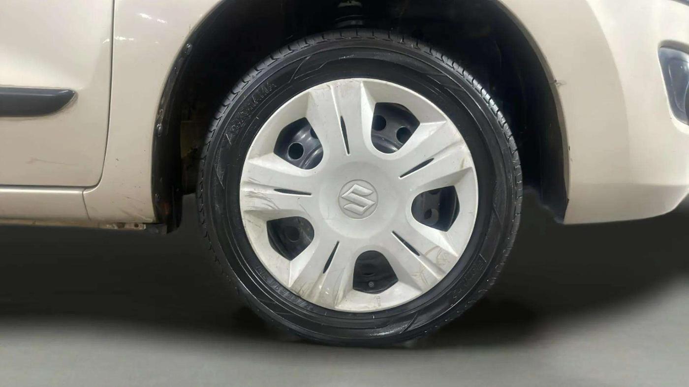2016 Maruti Wagon R 1.0 VXI AMT, Petrol, Automatic, 55,182 km, Right Front Wheel