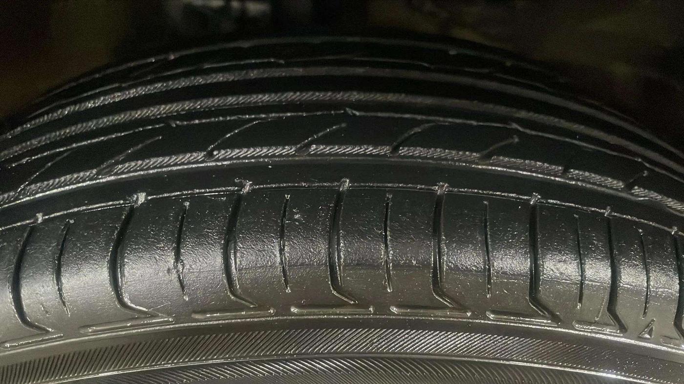 2016 Maruti Wagon R 1.0 VXI AMT, Petrol, Automatic, 55,182 km, Right Rear Tyre Tread