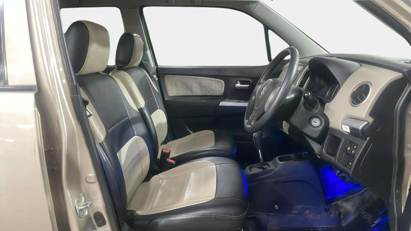 2016 Maruti Wagon R 1.0 VXI AMT, Petrol, Automatic, 55,182 km, Right Side Front Door Cabin
