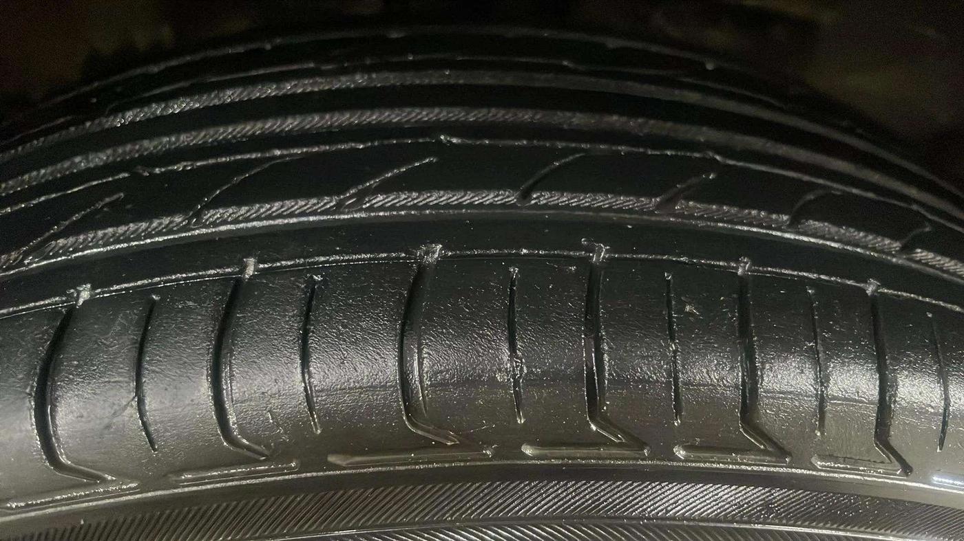 2016 Maruti Wagon R 1.0 VXI AMT, Petrol, Automatic, 55,182 km, Right Front Tyre Tread