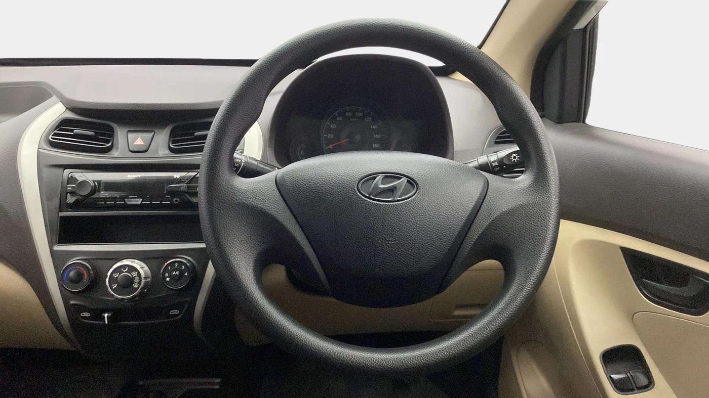 2017 Hyundai Eon ERA +, Petrol, Manual, 54,445 km, Steering Wheel Close Up