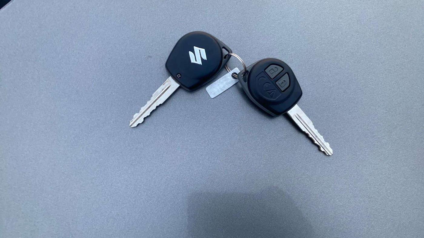 2022 Maruti Swift VXI AMT, Petrol, Automatic, 47,944 km, Key Close Up