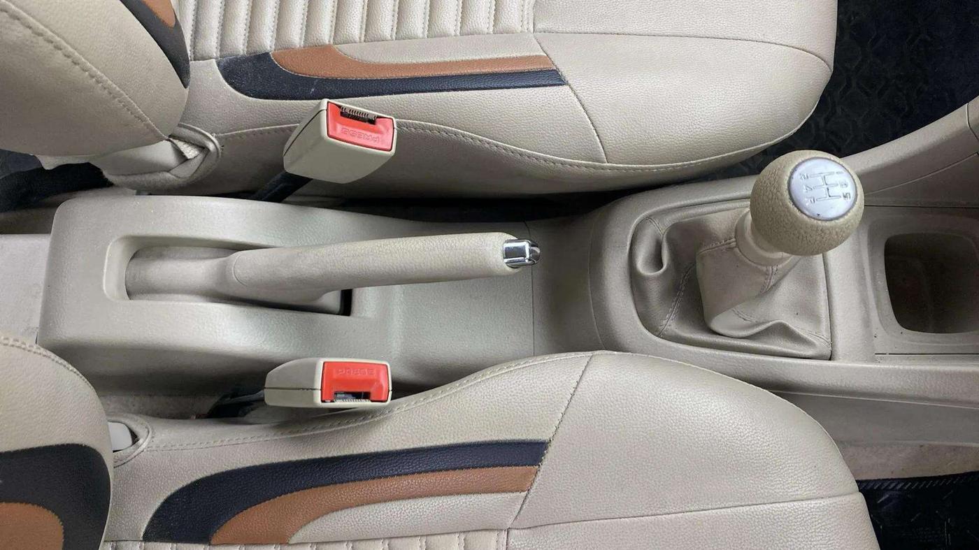 2016 Maruti Swift Dzire VXI, Petrol, Manual, 36,823 km, Gear Lever
