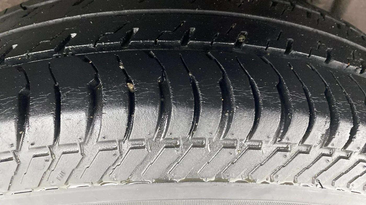 2016 Maruti Swift Dzire VXI, Petrol, Manual, 36,823 km, Left Rear Tyre Tread