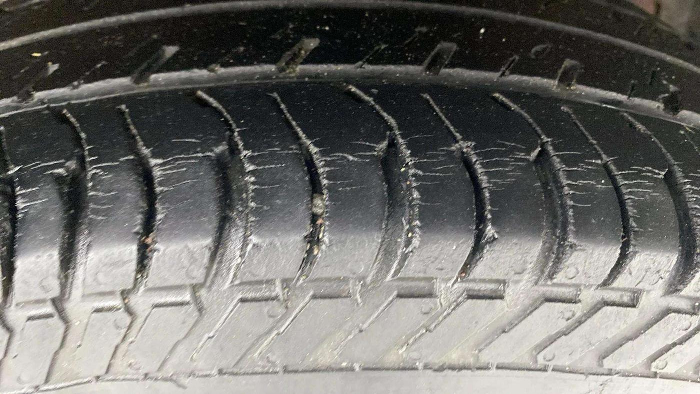 2016 Maruti Swift Dzire VXI, Petrol, Manual, 36,823 km, Right Front Tyre Tread