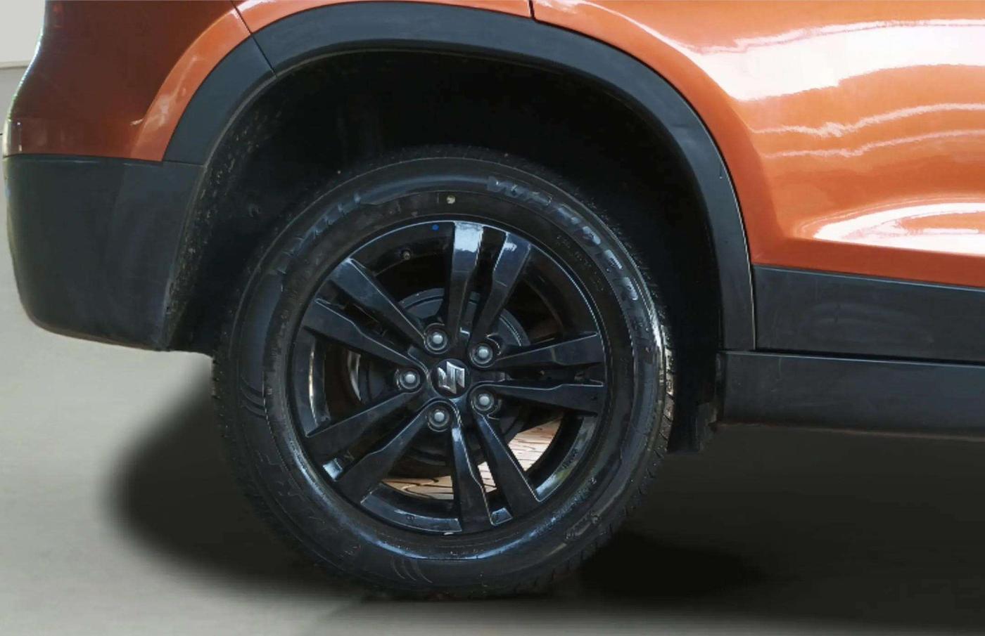 2019 Maruti Vitara Brezza ZDI PLUS DUAL TONE, Diesel, Manual, 40,179 km, Right Rear Wheel