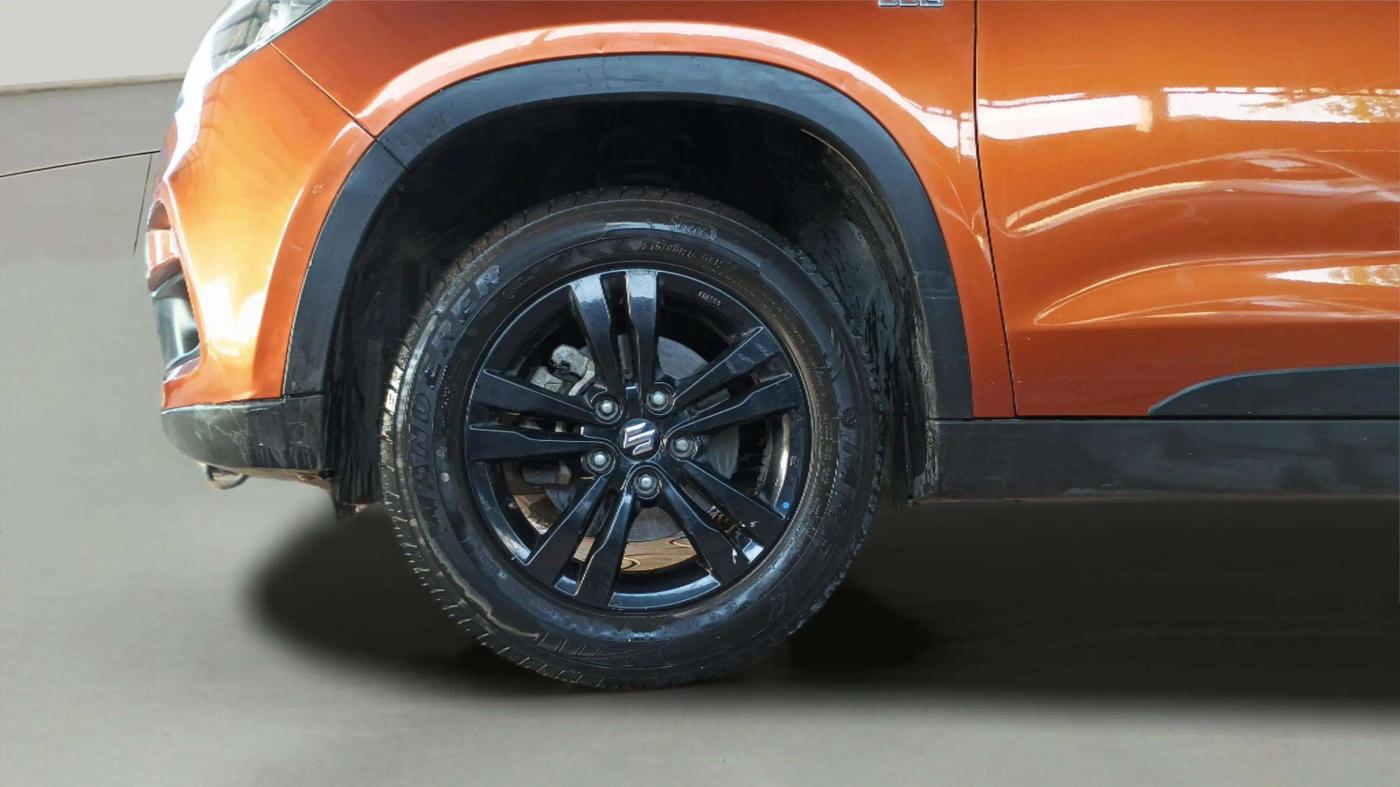 2019 Maruti Vitara Brezza ZDI PLUS DUAL TONE, Diesel, Manual, 40,179 km, Left Rear Wheel