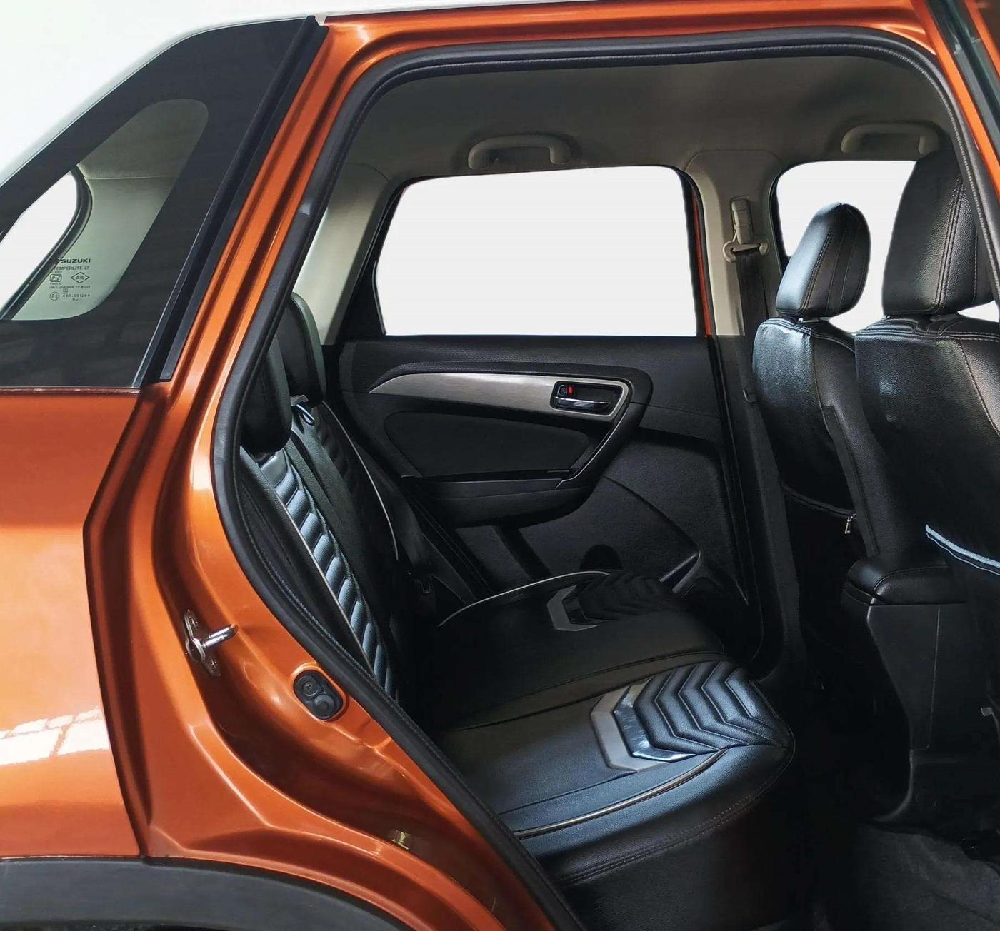 2019 Maruti Vitara Brezza ZDI PLUS DUAL TONE, Diesel, Manual, 40,179 km, Right Side Rear Door Cabin