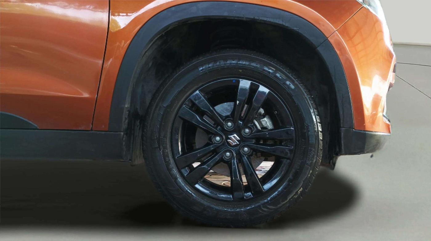 2019 Maruti Vitara Brezza ZDI PLUS DUAL TONE, Diesel, Manual, 40,179 km, Right Front Wheel