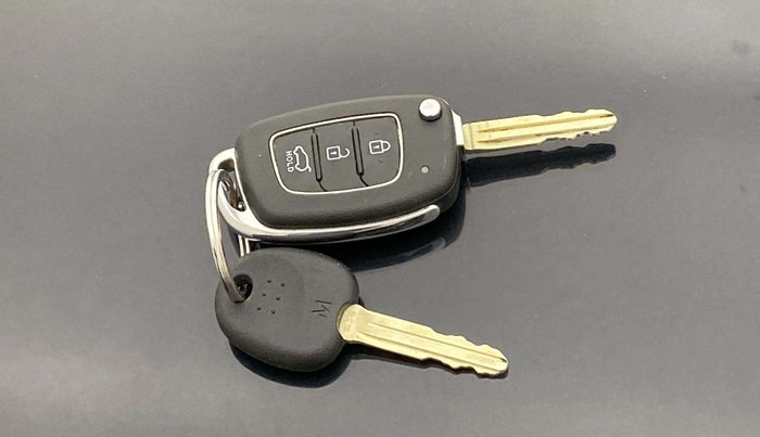 2021 Hyundai NEW I20 SPORTZ 1.2 MT, Petrol, Manual, 18,200 km, Key Close Up