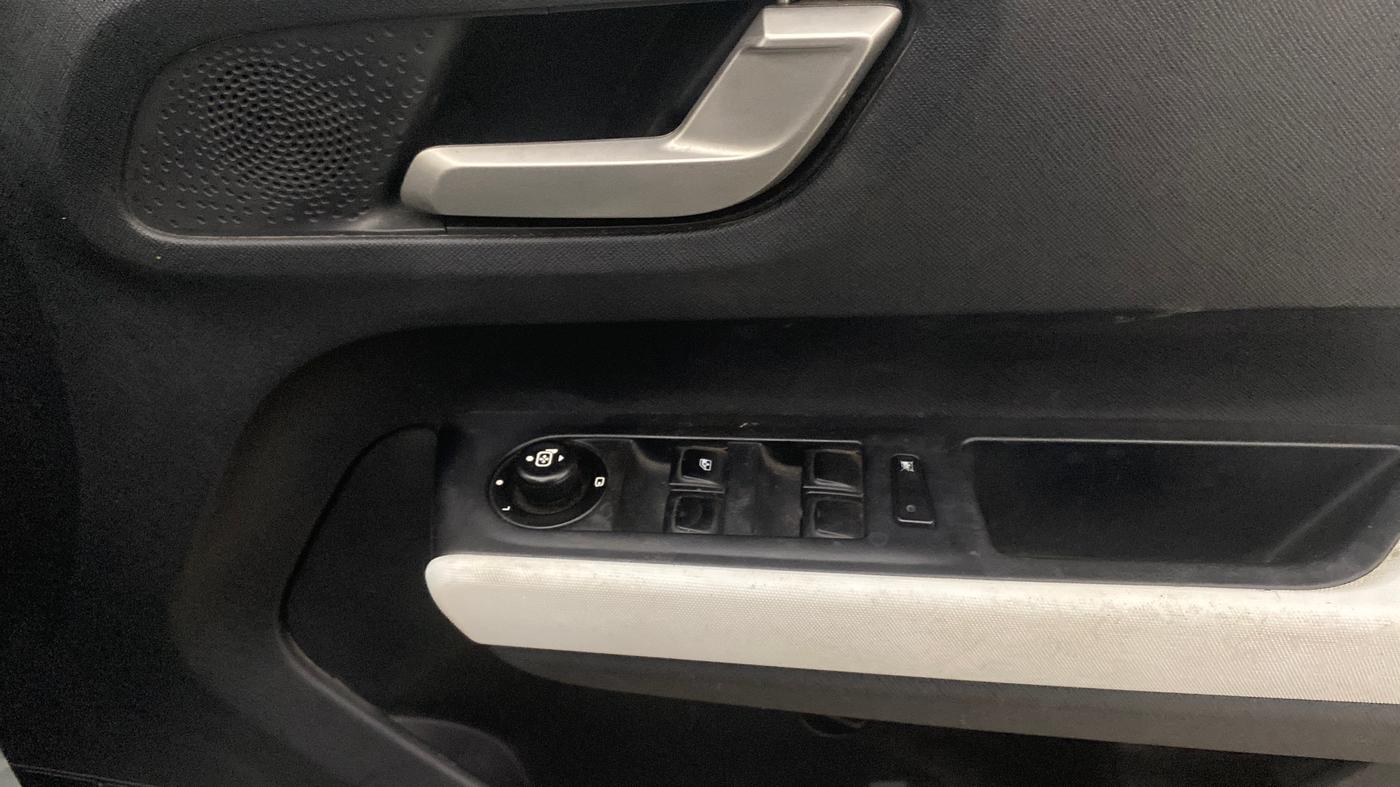 2023 Tata PUNCH CREATIVE  AMT, Petrol, Automatic, 27,386 km, Driver Side Door Panels Control