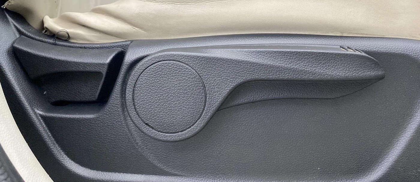 2020 Mahindra XUV300 W8 1.5 DIESEL AMT, Diesel, Automatic, 39,893 km, Driver Side Adjustment Panel