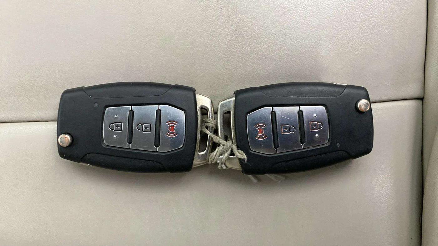 2020 Mahindra XUV300 W8 1.5 DIESEL AMT, Diesel, Automatic, 39,893 km, Key Close Up