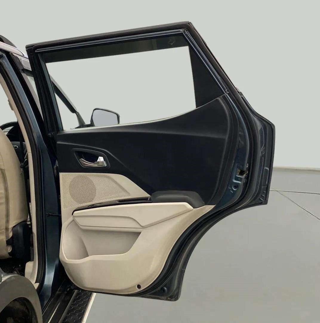 2020 Mahindra XUV300 W8 1.5 DIESEL AMT, Diesel, Automatic, 39,893 km, RHS Rear Door