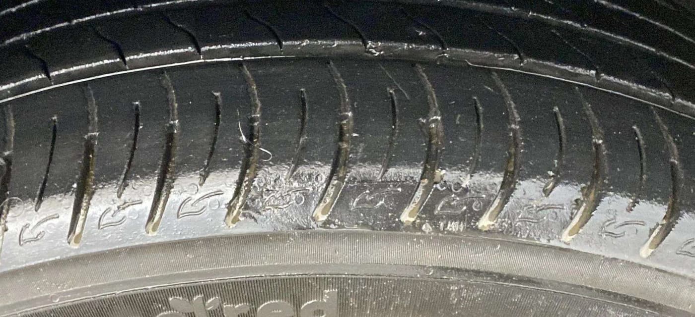 2020 Mahindra XUV300 W8 1.5 DIESEL AMT, Diesel, Automatic, 39,893 km, Right Front Tyre Tread