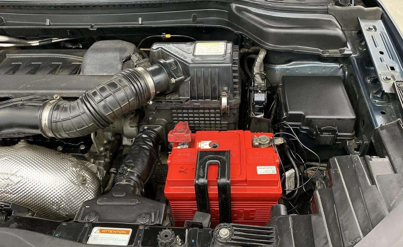 2020 Mahindra XUV300 W8 1.5 DIESEL AMT, Diesel, Automatic, 39,893 km, Engine View - Left